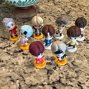 BTS Mini Figurine Set - Assorted